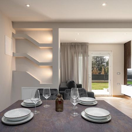 Larum Apartmens Vrsar Buitenkant foto