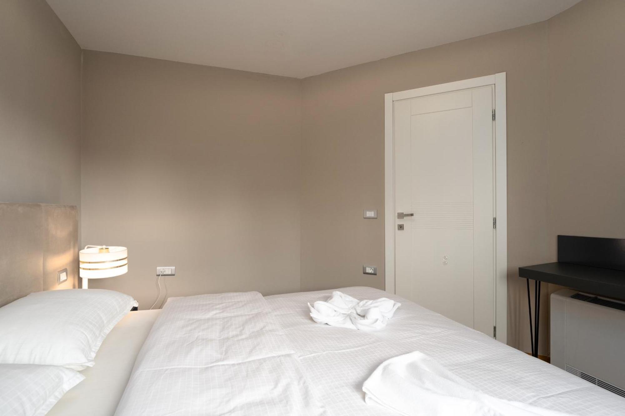 Larum Apartmens Vrsar Buitenkant foto