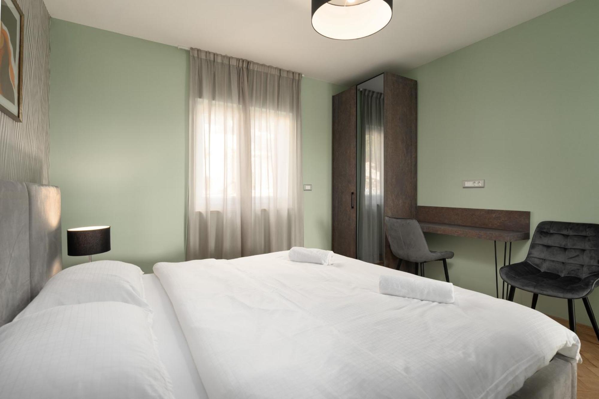 Larum Apartmens Vrsar Buitenkant foto