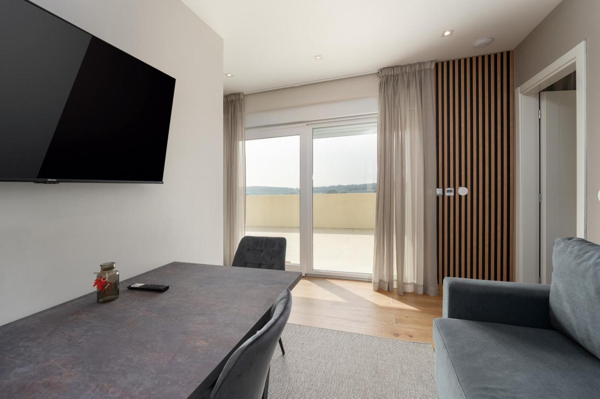 Larum Apartmens Vrsar Buitenkant foto