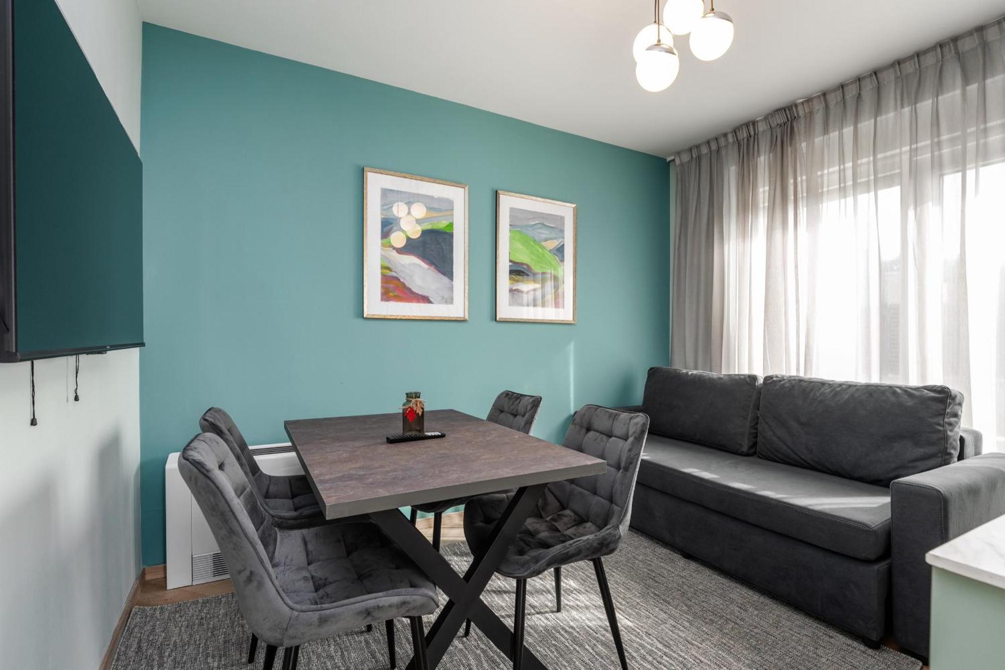 Larum Apartmens Vrsar Buitenkant foto