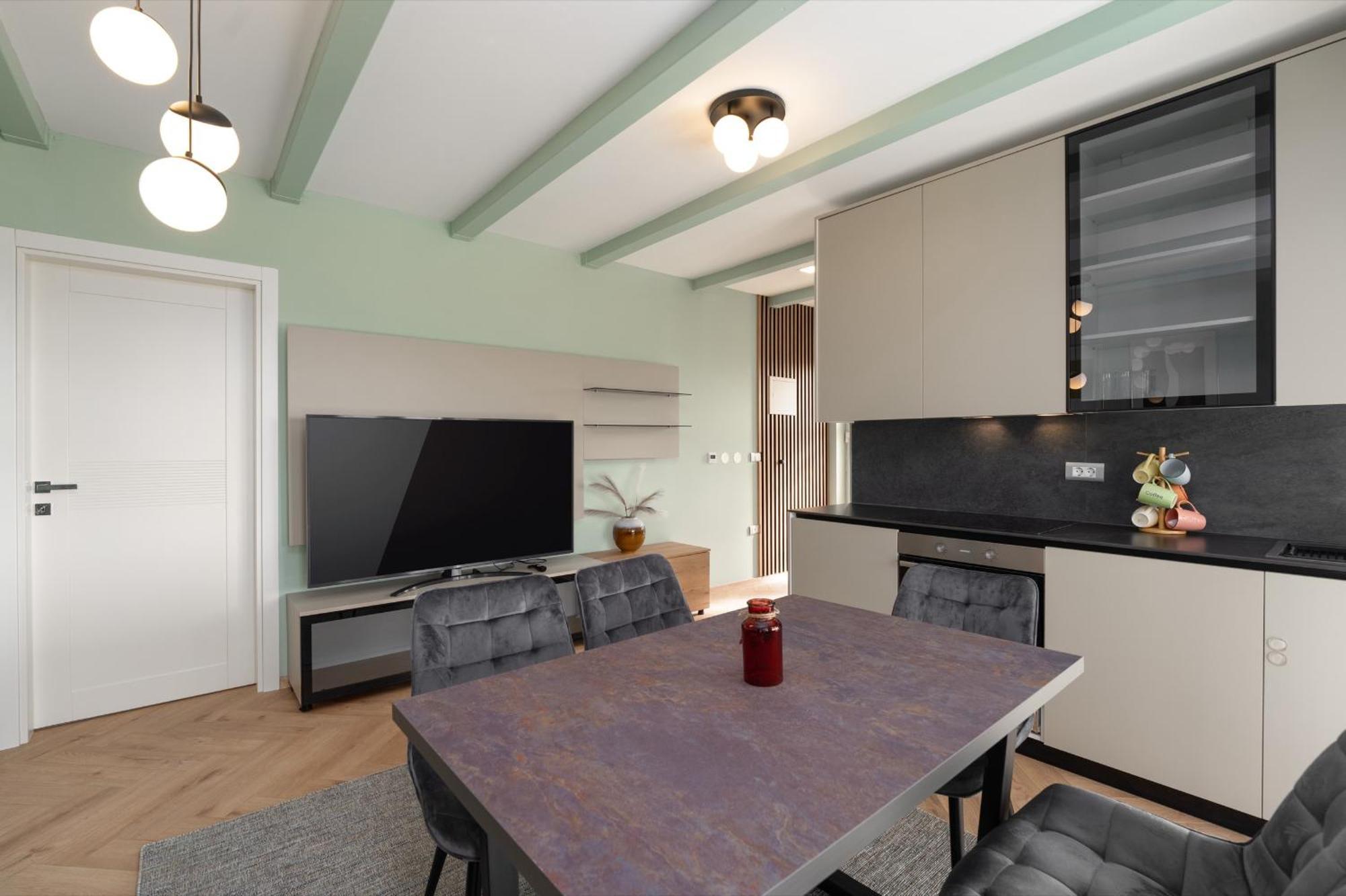 Larum Apartmens Vrsar Buitenkant foto