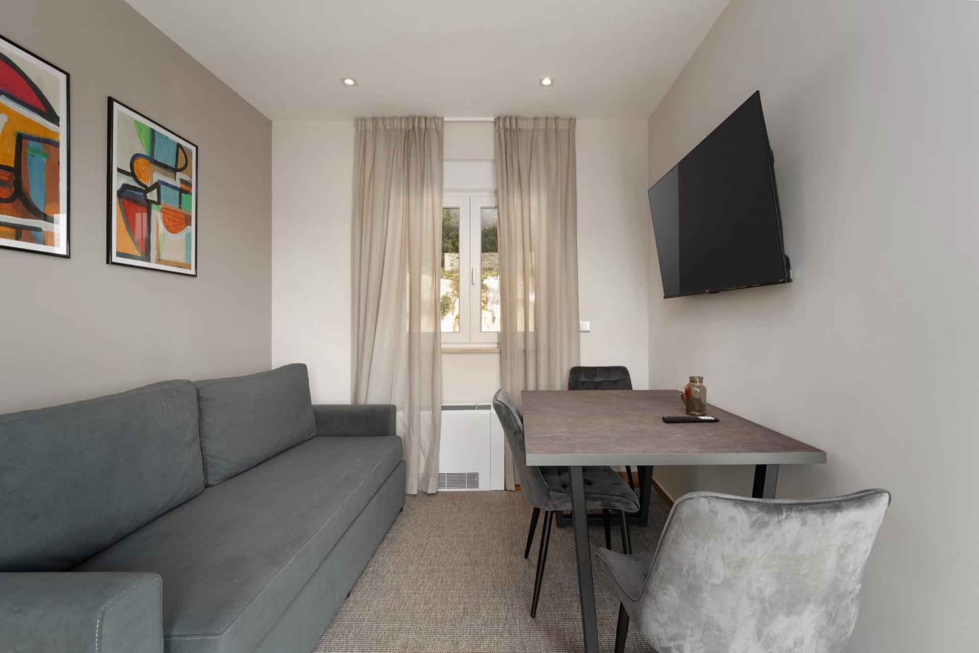 Larum Apartmens Vrsar Buitenkant foto