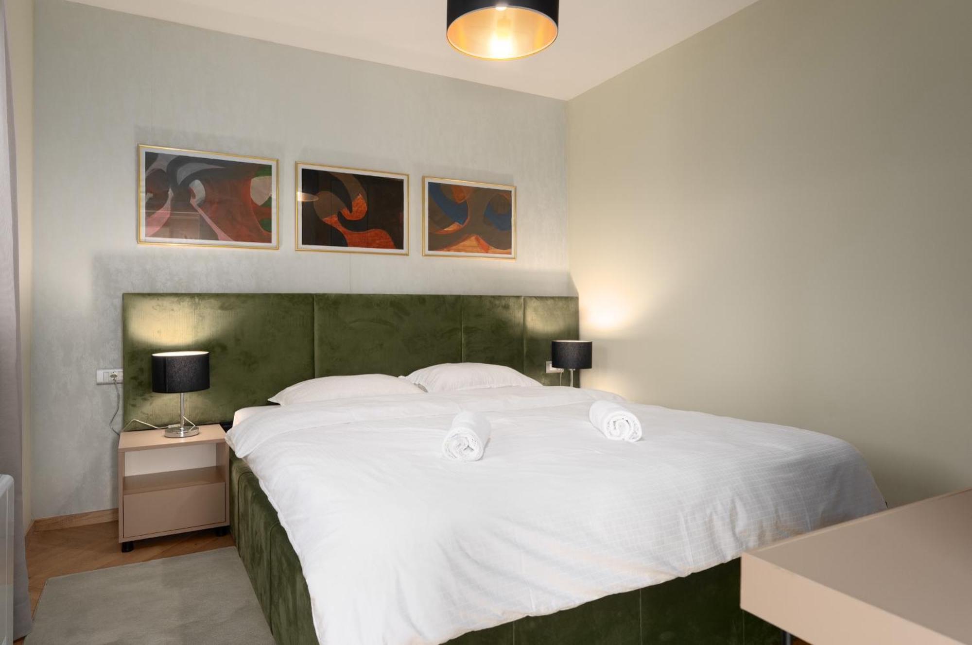 Larum Apartmens Vrsar Buitenkant foto
