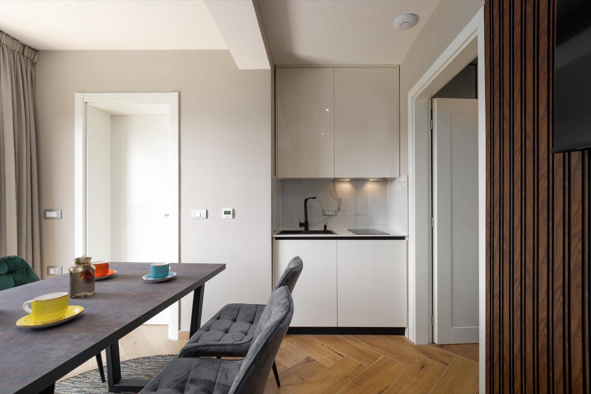 Larum Apartmens Vrsar Buitenkant foto