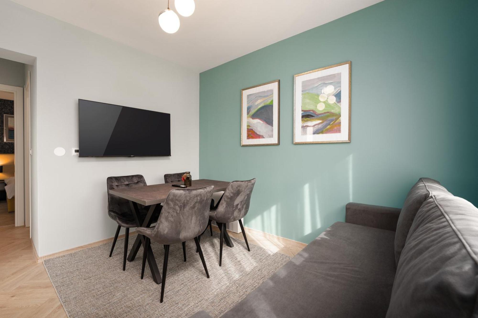 Larum Apartmens Vrsar Buitenkant foto
