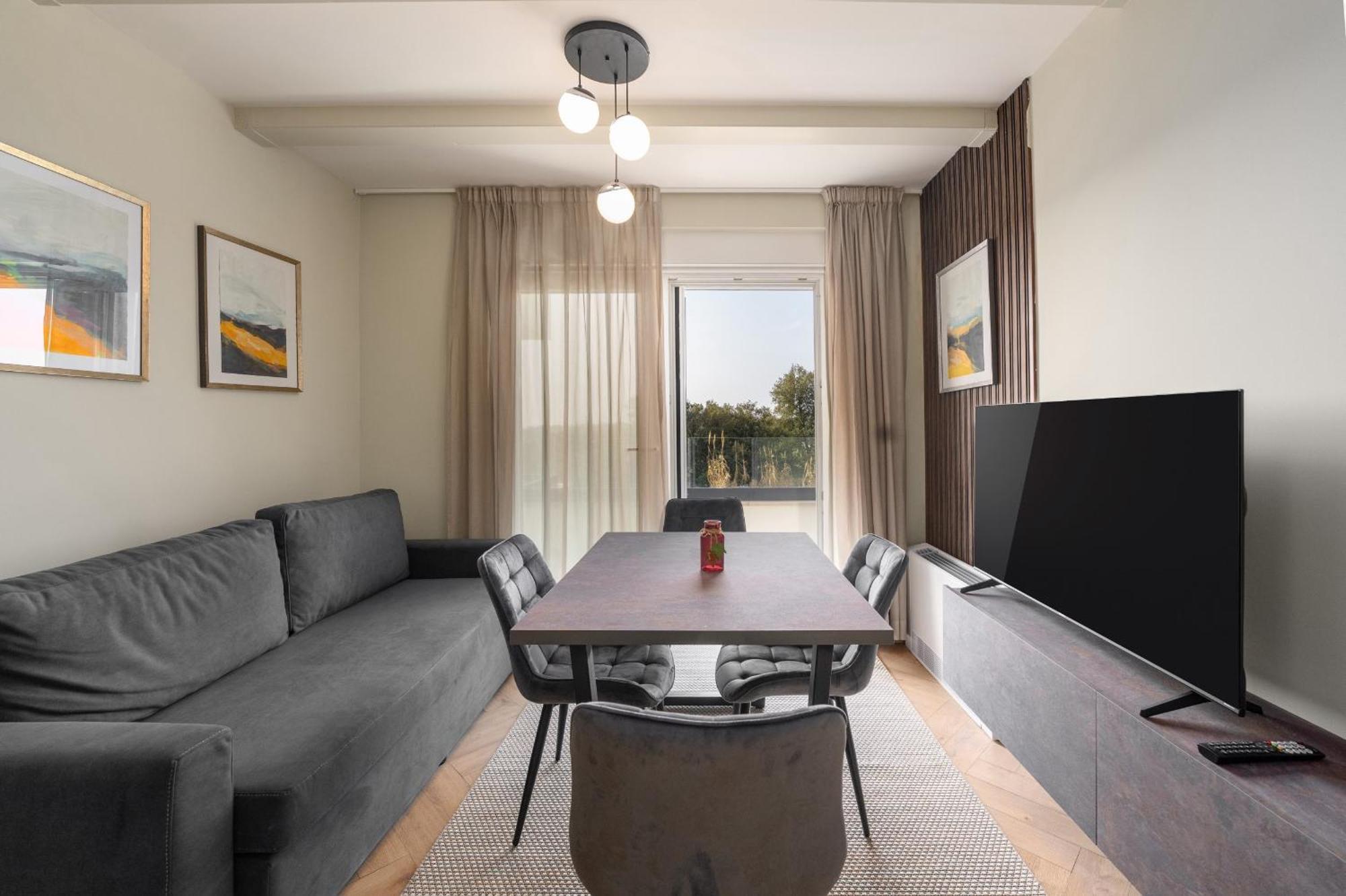Larum Apartmens Vrsar Buitenkant foto