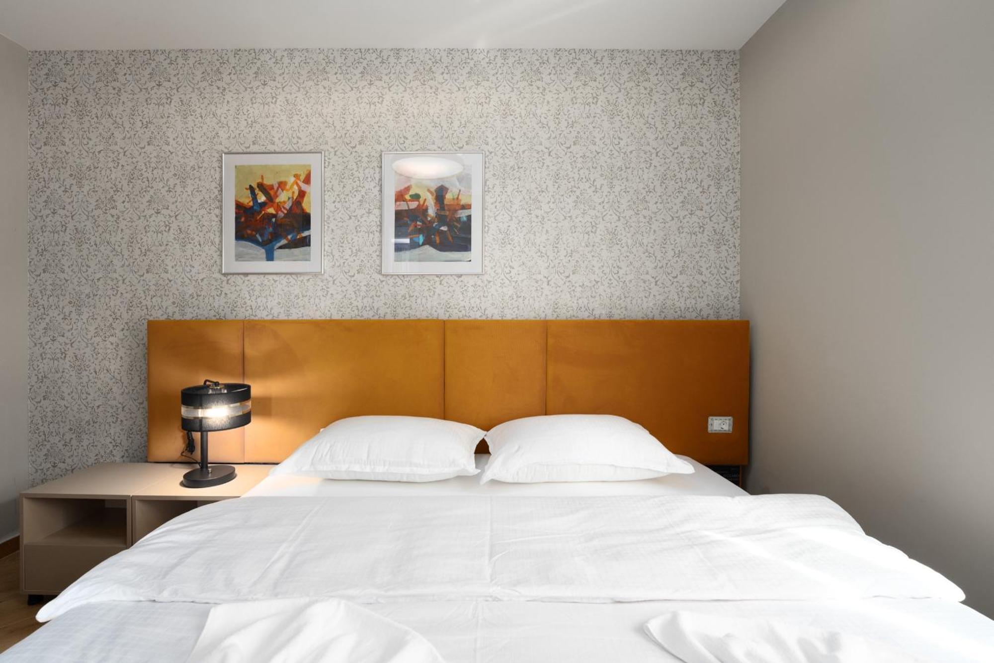 Larum Apartmens Vrsar Buitenkant foto