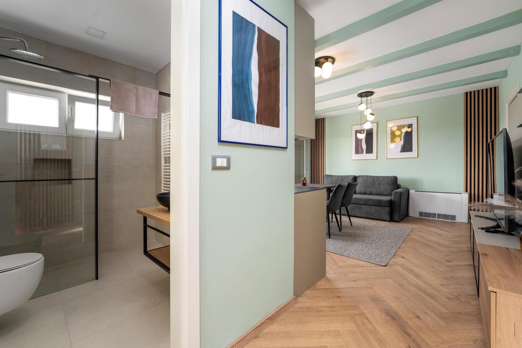 Larum Apartmens Vrsar Buitenkant foto