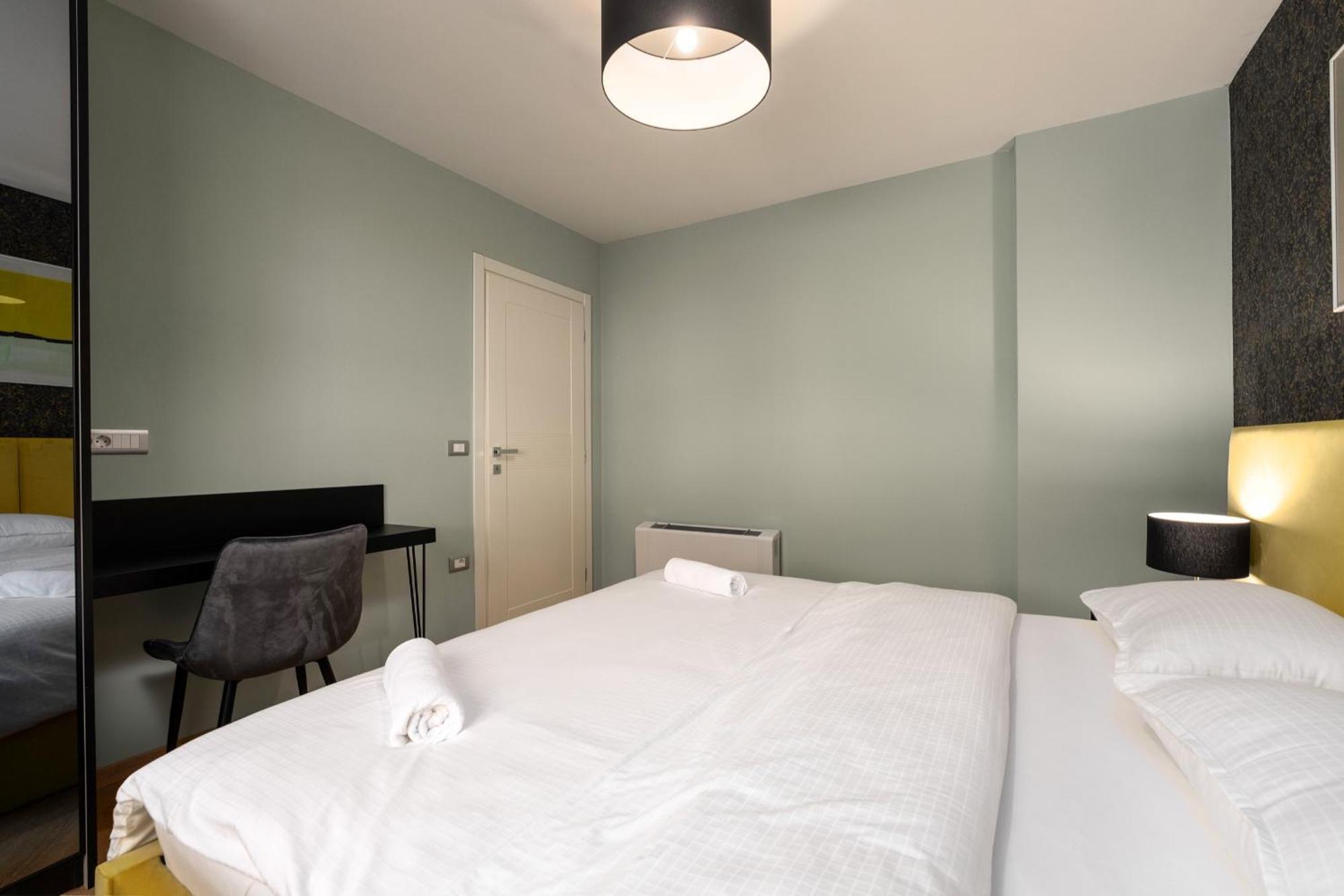 Larum Apartmens Vrsar Buitenkant foto