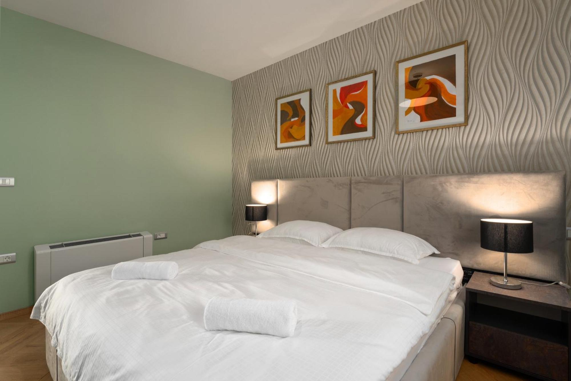 Larum Apartmens Vrsar Buitenkant foto