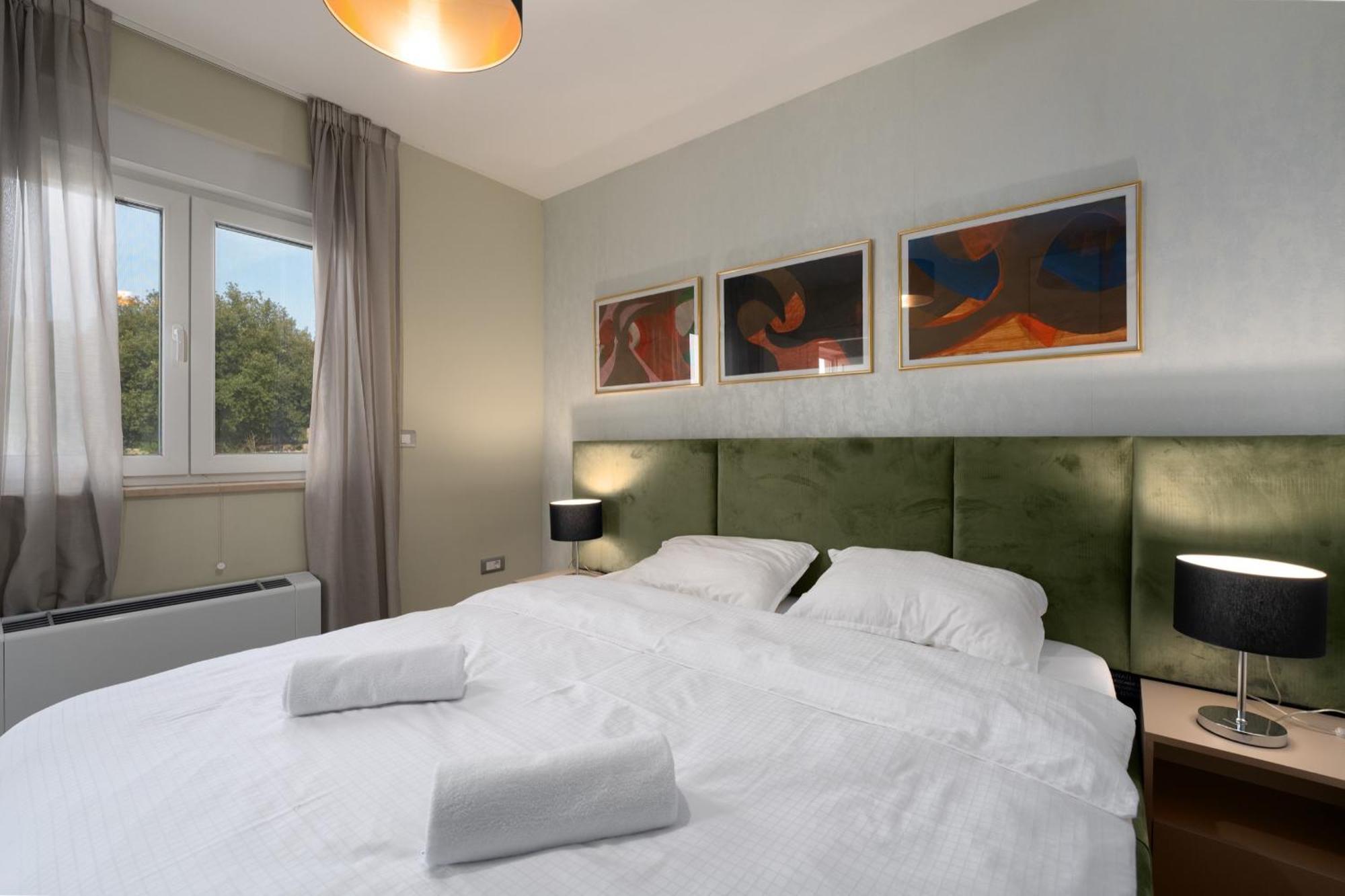 Larum Apartmens Vrsar Buitenkant foto