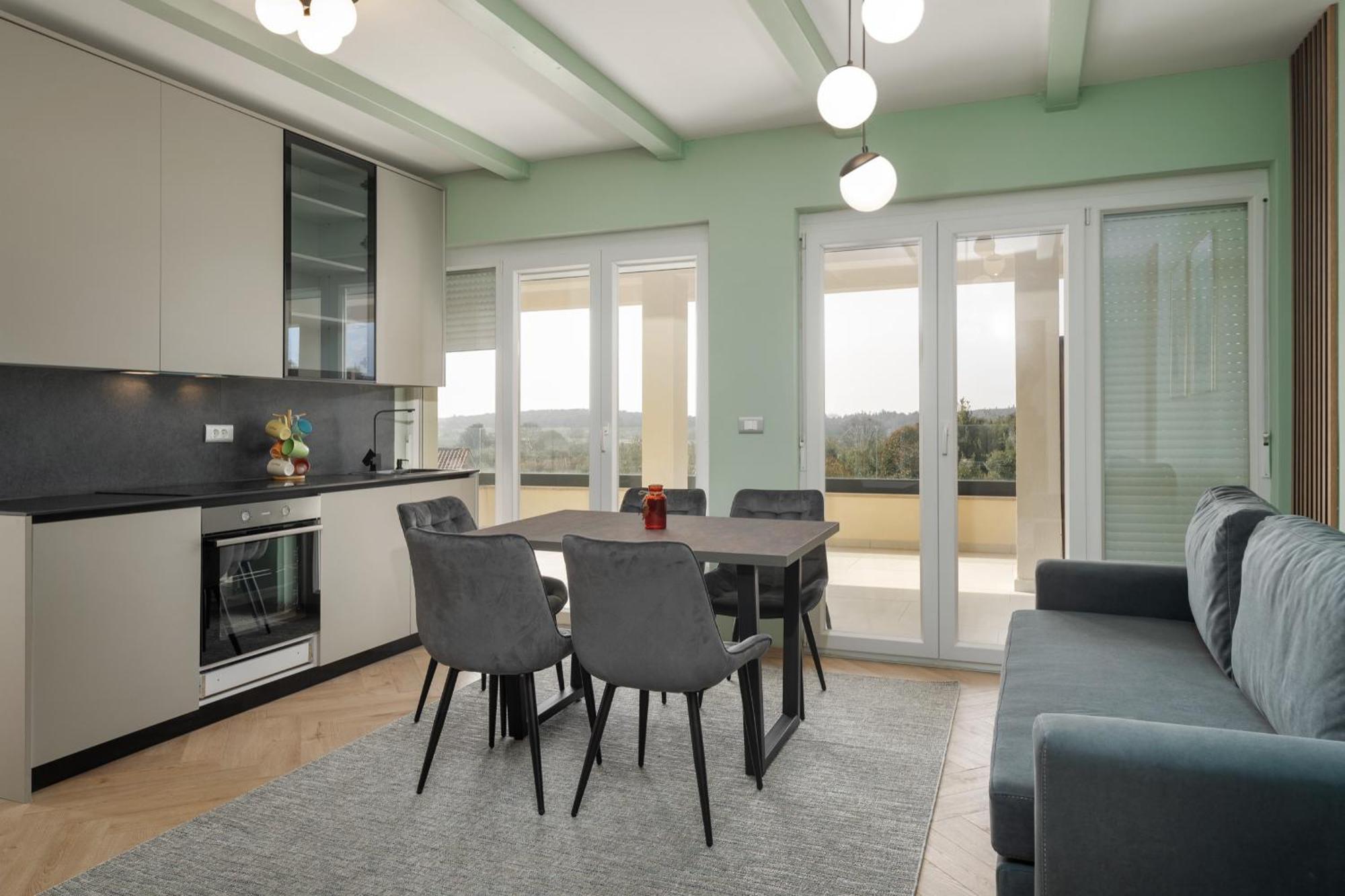 Larum Apartmens Vrsar Buitenkant foto