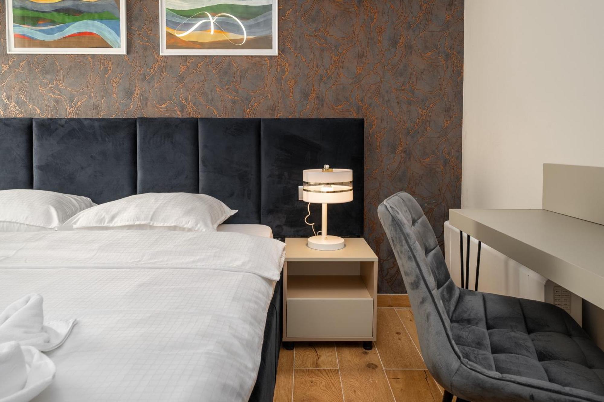Larum Apartmens Vrsar Buitenkant foto