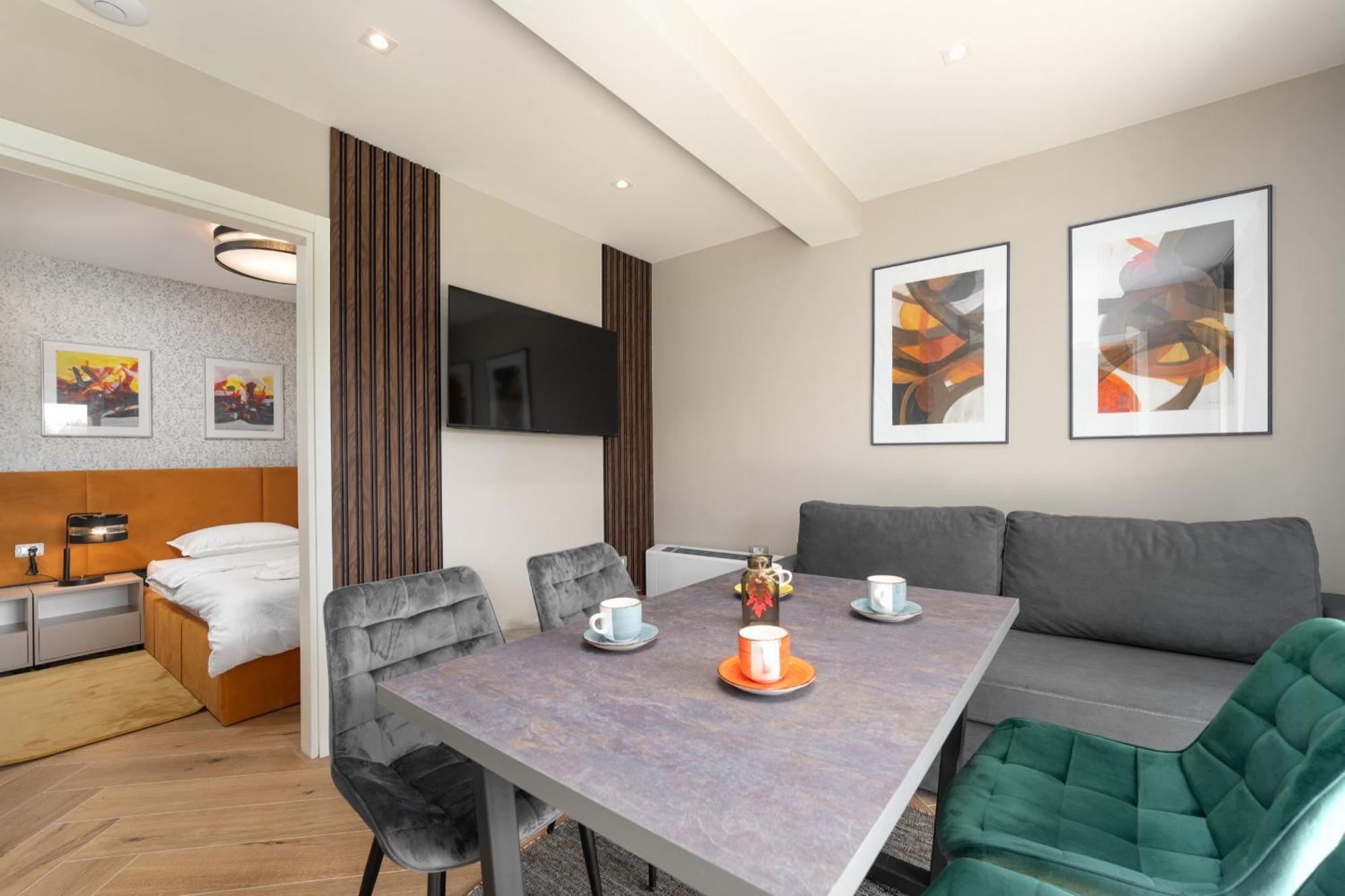 Larum Apartmens Vrsar Buitenkant foto