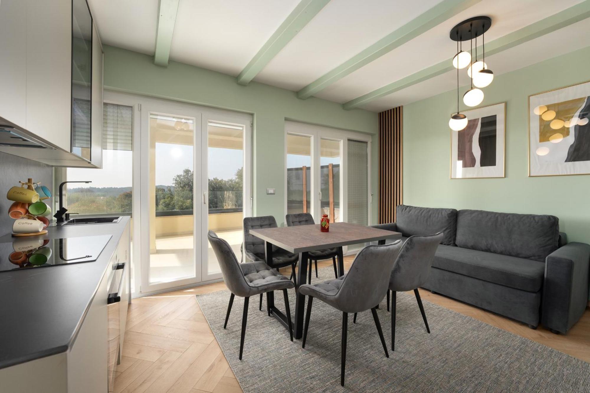 Larum Apartmens Vrsar Buitenkant foto